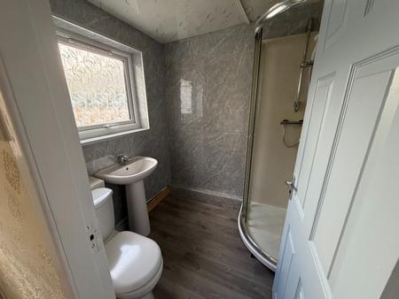 2 bedroom Terraced House to let in Empress Road, Wrexham, LL13