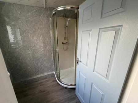 2 bedroom Terraced House to let in Empress Road, Wrexham, LL13