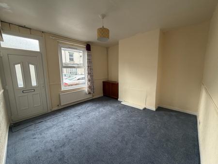 2 bedroom Terraced House to let in Empress Road, Wrexham, LL13