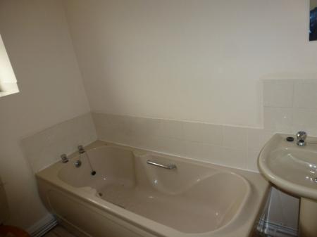 1 bedroom Flat to let in Hall Street, Rhosllanerchrugog, LL14
