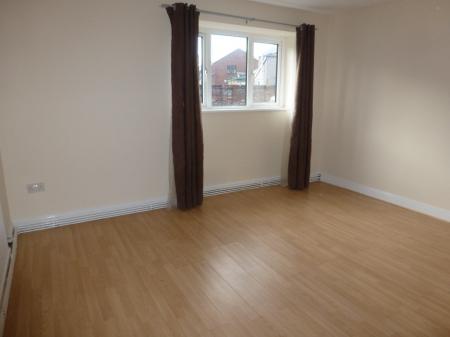 1 bedroom Flat to let in Hall Street, Rhosllanerchrugog, LL14