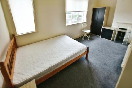 4 bedroom Terraced House for sale in New Road, Wrexham, LL11