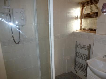 2 bedroom Semi-detached house to let in New Road, Coedpoeth, LL11