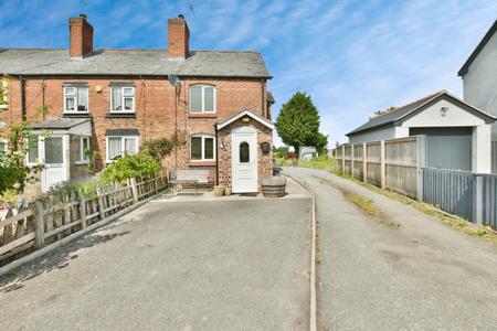2 bedroom Flat to let in Harwoods Lane, Rossett, LL12