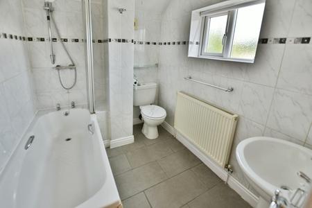 2 bedroom Flat to let in Harwoods Lane, Rossett, LL12