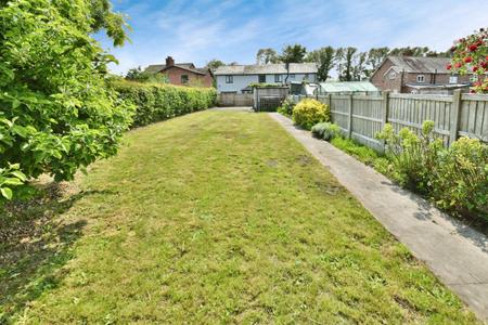 2 bedroom Flat to let in Harwoods Lane, Rossett, LL12