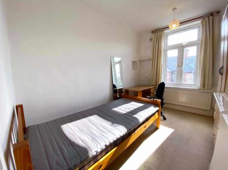 5 bedroom Terraced House for sale in Hartopp Road, Clarendon Park, Leicester, LE2