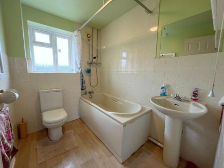 4 bedroom Detached house for sale in James Gavin Way, Oadby Grange, Leicester, LE2