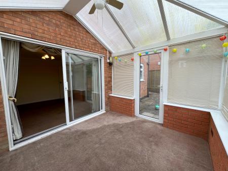 4 bedroom Detached house for sale in James Gavin Way, Oadby Grange, Leicester, LE2