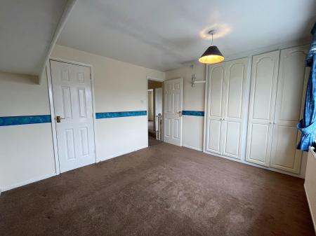 4 bedroom Detached house for sale in James Gavin Way, Oadby Grange, Leicester, LE2