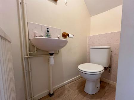 4 bedroom Detached house for sale in James Gavin Way, Oadby Grange, Leicester, LE2