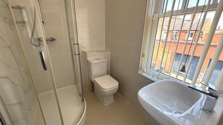 4 bedroom Semi-detached house to let in Abingdon Road, Clarendon Park, Leicester, LE2