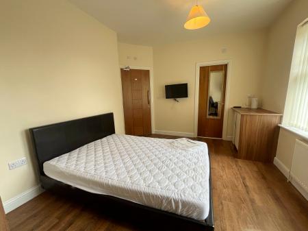 4 bedroom Semi-detached house to let in Abingdon Road, Clarendon Park, Leicester, LE2