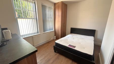 4 bedroom Semi-detached house to let in Abingdon Road, Clarendon Park, Leicester, LE2