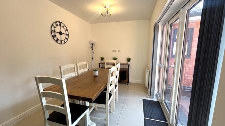 4 bedroom Semi-detached house to let in Abingdon Road, Clarendon Park, Leicester, LE2