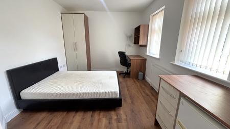 4 bedroom Semi-detached house to let in Abingdon Road, Clarendon Park, Leicester, LE2