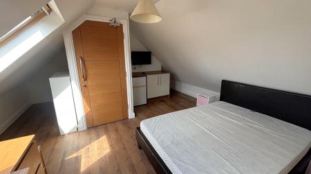 4 bedroom Semi-detached house to let in Abingdon Road, Clarendon Park, Leicester, LE2
