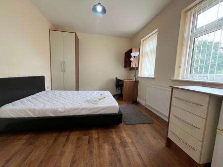 4 bedroom Semi-detached house to let in Abingdon Road, Clarendon Park, Leicester, LE2