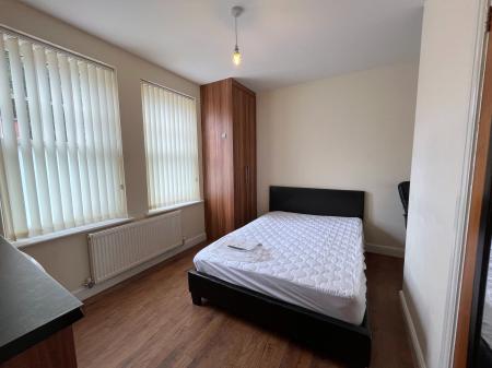 4 bedroom Semi-detached house to let in Abingdon Road, Clarendon Park, Leicester, LE2