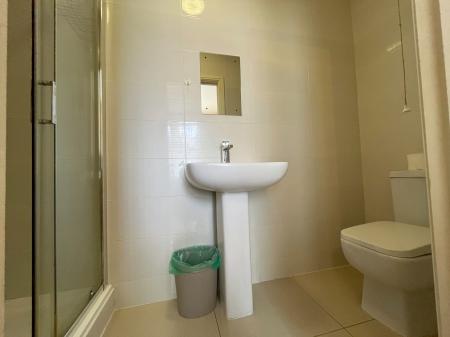 4 bedroom Semi-detached house to let in Abingdon Road, Clarendon Park, Leicester, LE2