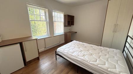 4 bedroom Semi-detached house to let in Abingdon Road, Clarendon Park, Leicester, LE2