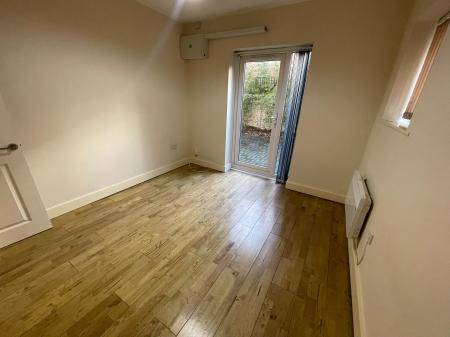 1 bedroom Flat to let in Clarendon Park Road, Clarendon Park, Leicester, LE2
