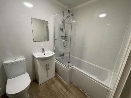 1 bedroom Flat to let in Clarendon Park Road, Clarendon Park, Leicester, LE2