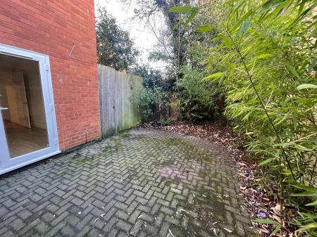 1 bedroom Flat to let in Clarendon Park Road, Clarendon Park, Leicester, LE2