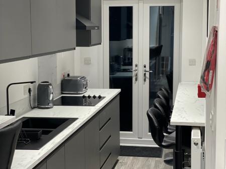 6 bedroom Semi-detached house to let in Duncan Road, Aylestone, Leicester, LE2