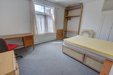 3 bedroom Terraced House to let in Edward Road, Clarendon Park, Leicester, LE2