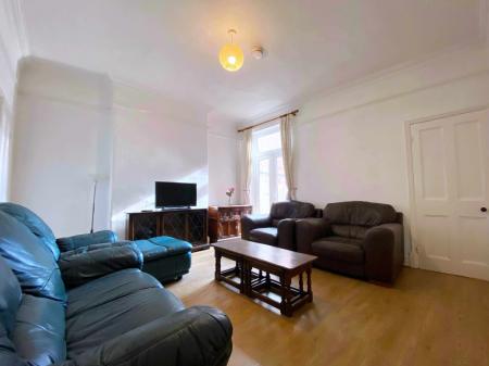 5 bedroom Terraced House to let in Hartopp Road, Clarendon Park, Leicester, LE2
