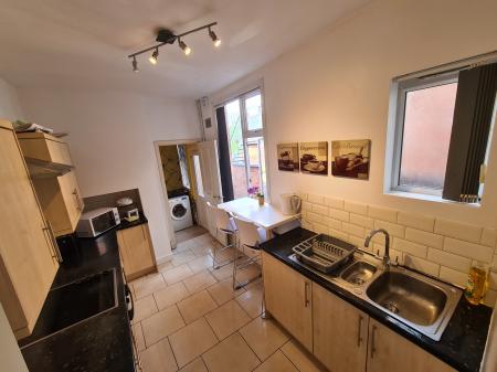 4 bedroom Terraced House to let in Welford Road, Clarendon Park, Leicester, LE2