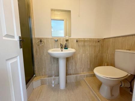 2 bedroom Flat to let in Aylestone Road, Aylestone, Leicester, LE2