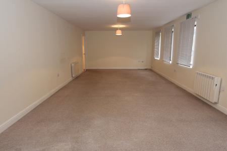 2 bedroom Flat to let in Aylestone Road, Aylestone, Leicester, LE2