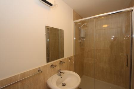 2 bedroom Flat to let in Aylestone Road, Aylestone, Leicester, LE2