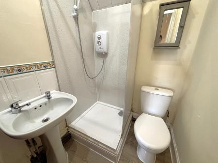 2 bedroom Flat to let in London Road, Leicester, LE2
