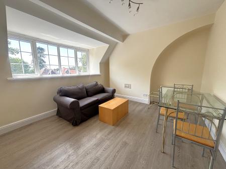 2 bedroom Flat to let in London Road, Leicester, LE2