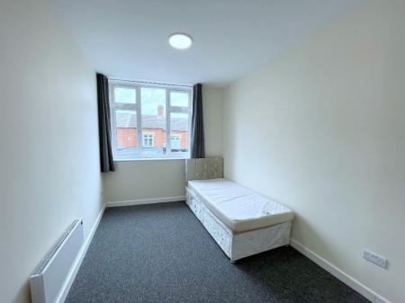 1 bedroom Flat to let in Montague Road, Clarendon Park, Leicester, LE2