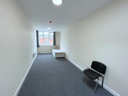 1 bedroom Flat to let in Montague Road, Clarendon Park, Leicester, LE2