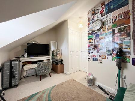 4 bedroom Semi-detached house for sale in Gregory Way, Wigston, LE18