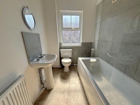 2 bedroom Terraced House to let in Cradock Road, Clarendon Park, Leicester, LE2