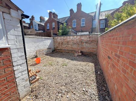 2 bedroom Terraced House to let in Cradock Road, Clarendon Park, Leicester, LE2