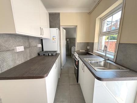 2 bedroom Terraced House to let in Cradock Road, Clarendon Park, Leicester, LE2