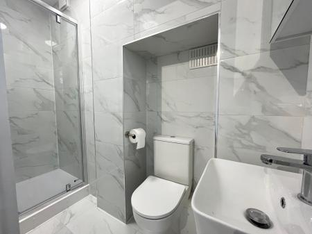 1 bedroom Studio flat to let in Knighton Road, Clarendon Park, Leicester, LE2