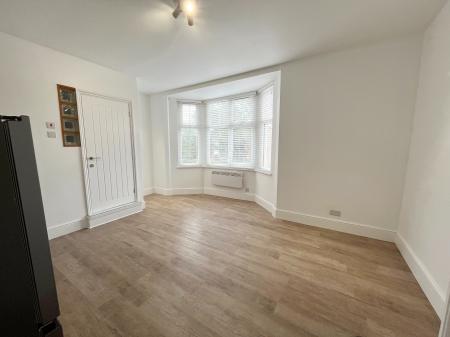 1 bedroom Studio flat to let in Knighton Road, Clarendon Park, Leicester, LE2