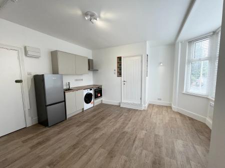 1 bedroom Studio flat to let in Knighton Road, Clarendon Park, Leicester, LE2