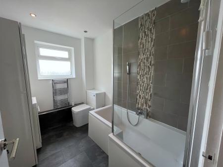 2 bedroom Flat to let in Avenue Road, Clarendon Park, Leicester, LE2