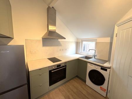1 bedroom Ground floor flat to let in Knighton Road, Clarendon Park, Leicester, LE2