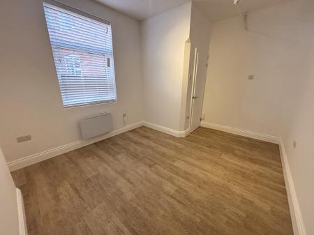 1 bedroom Ground floor flat to let in Knighton Road, Clarendon Park, Leicester, LE2