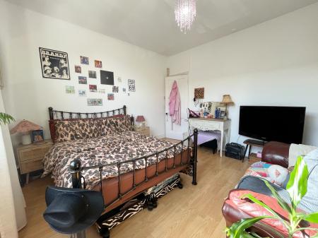1 bedroom Flat to let in Clarendon Park Road, Clarendon Park, Leicester, LE2